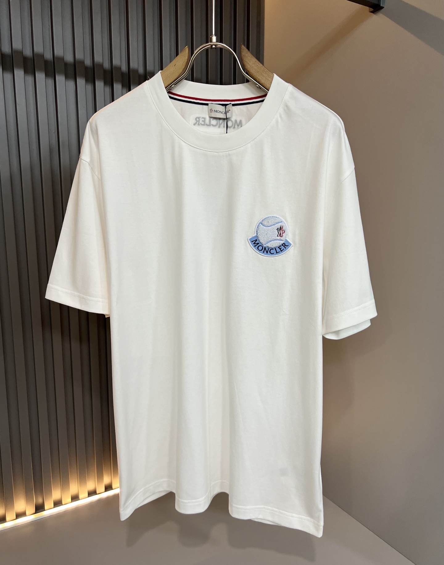 Moncler蒙家 2026春夏最新男女同款👫贸易订单短袖T恤，全品相！！网红款！采用logo图案徽章设