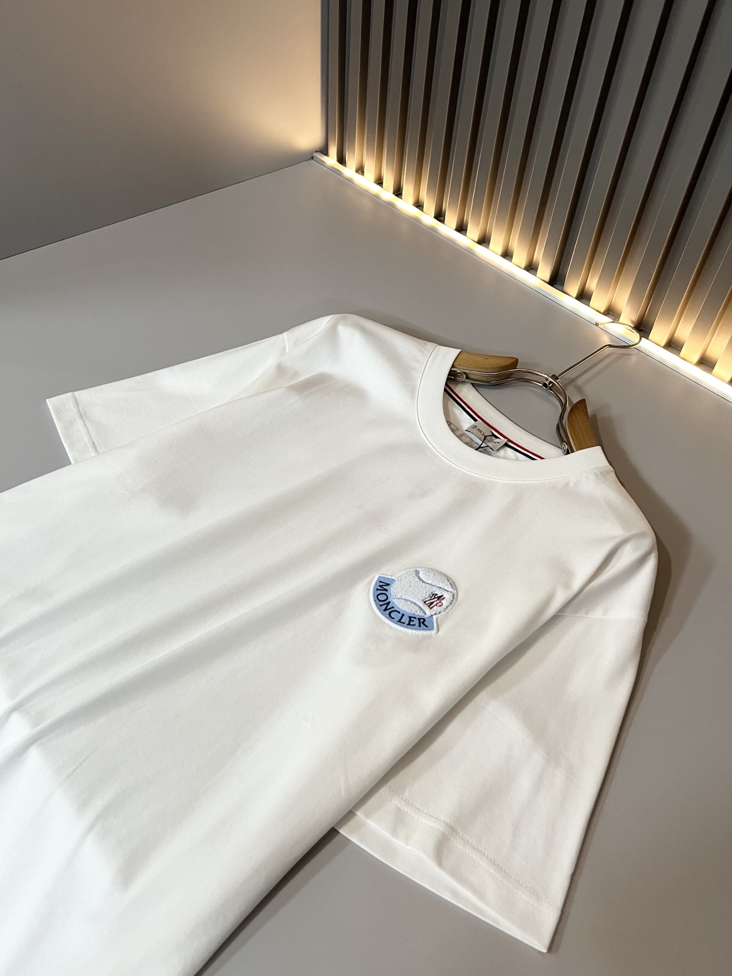 Moncler蒙家 2026春夏最新男女同款👫贸易订单短袖T恤，全品相！！网红款！采用logo图案徽章设