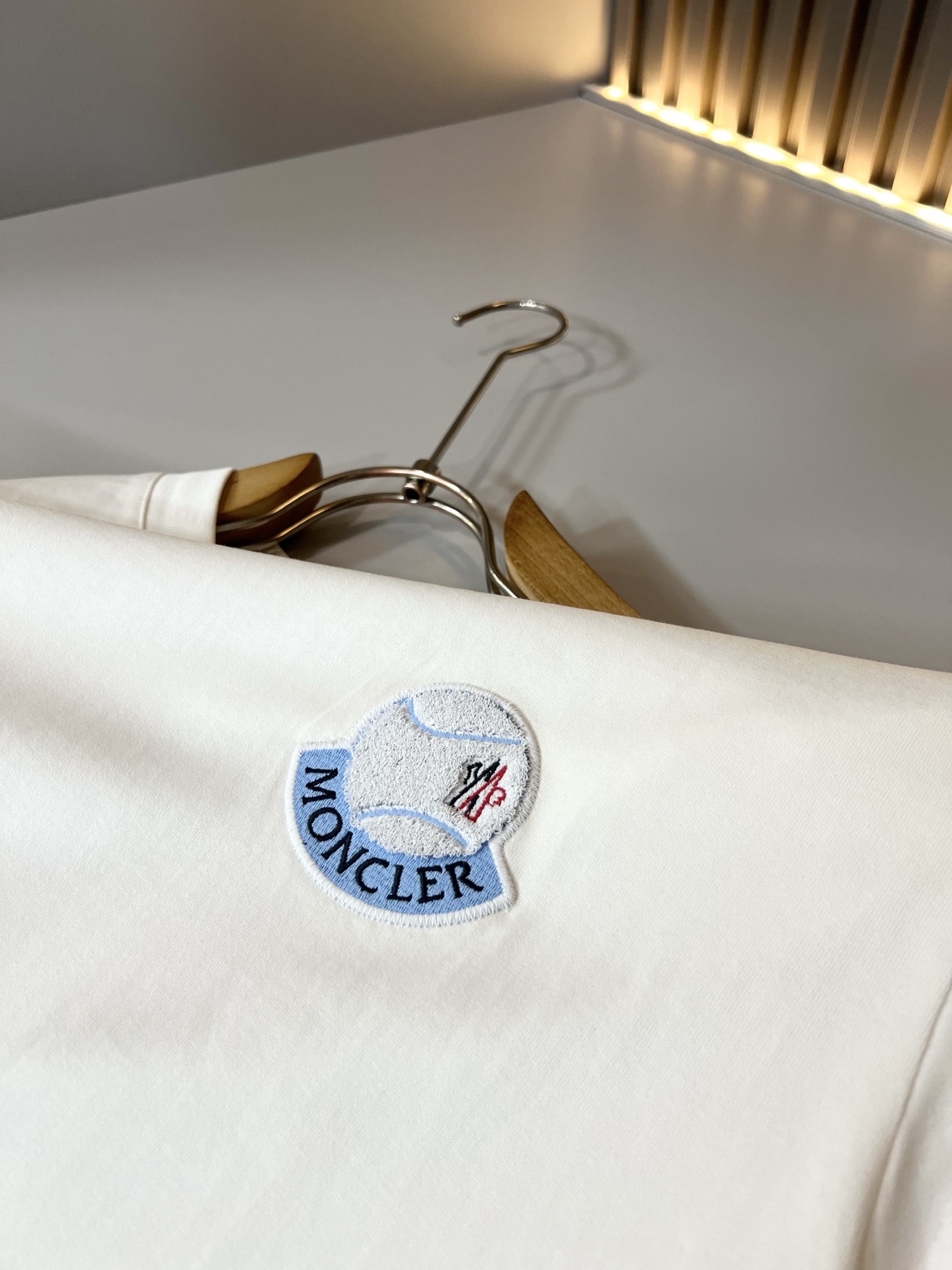 Moncler蒙家 2026春夏最新男女同款👫贸易订单短袖T恤，全品相！！网红款！采用logo图案徽章设