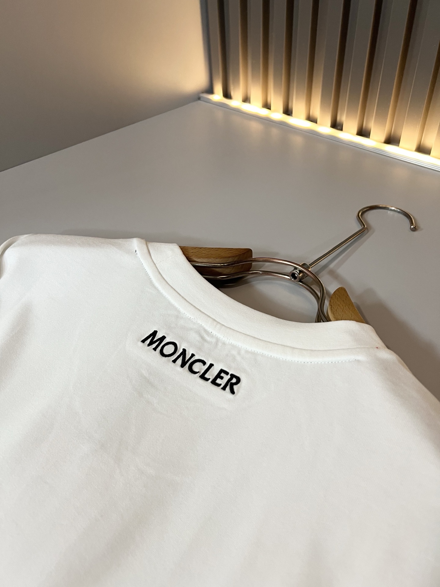 Moncler蒙家 2026春夏最新男女同款👫贸易订单短袖T恤，全品相！！网红款！采用logo图案徽章设