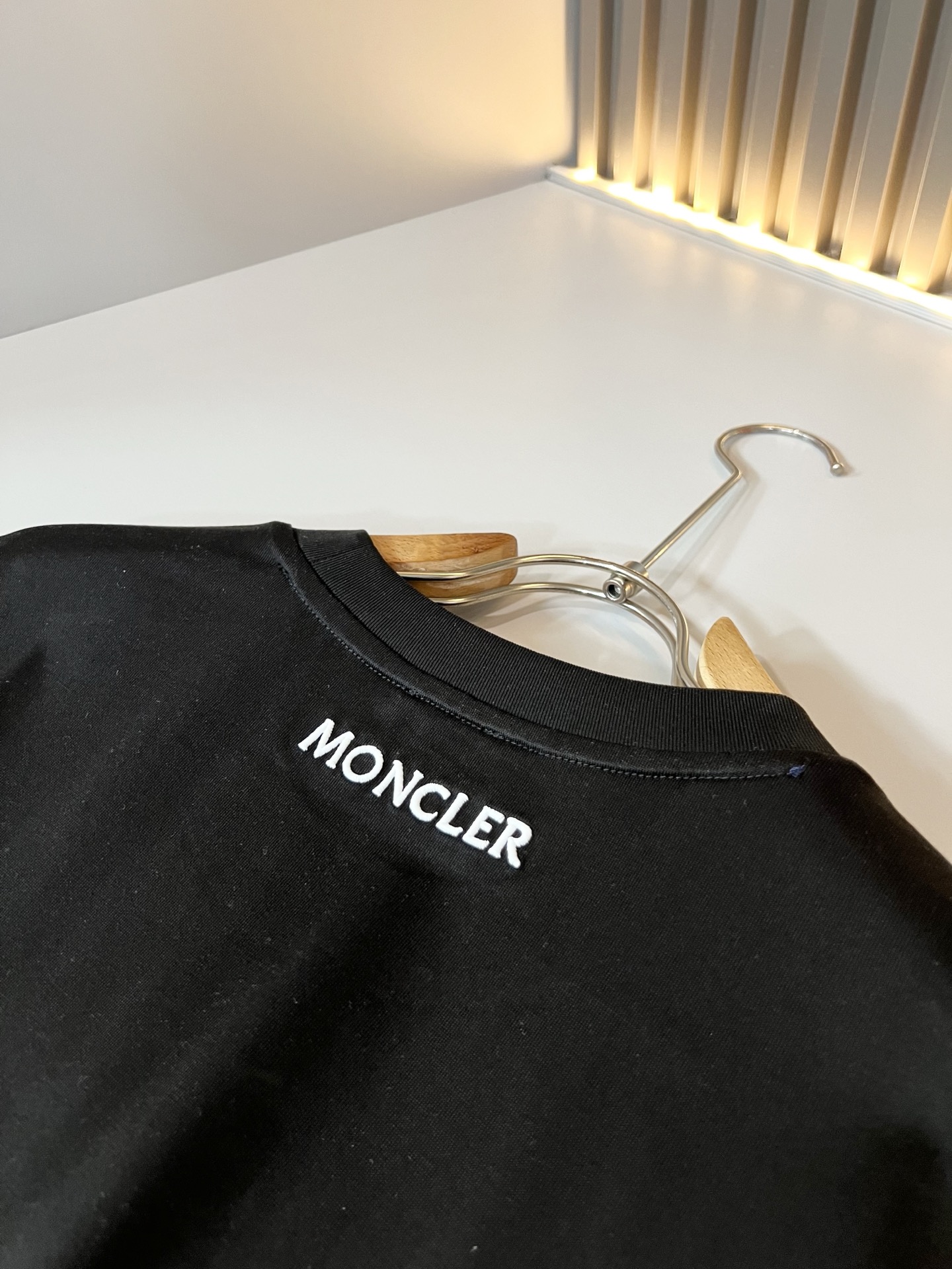 Moncler蒙家 2026春夏最新男女同款👫贸易订单短袖T恤，全品相！！网红款！采用logo图案徽章设