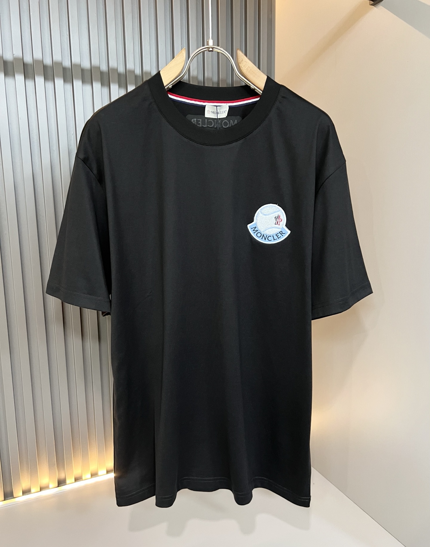 Moncler蒙家 2026春夏最新男女同款👫贸易订单短袖T恤，全品相！！网红款！采用logo图案徽章设