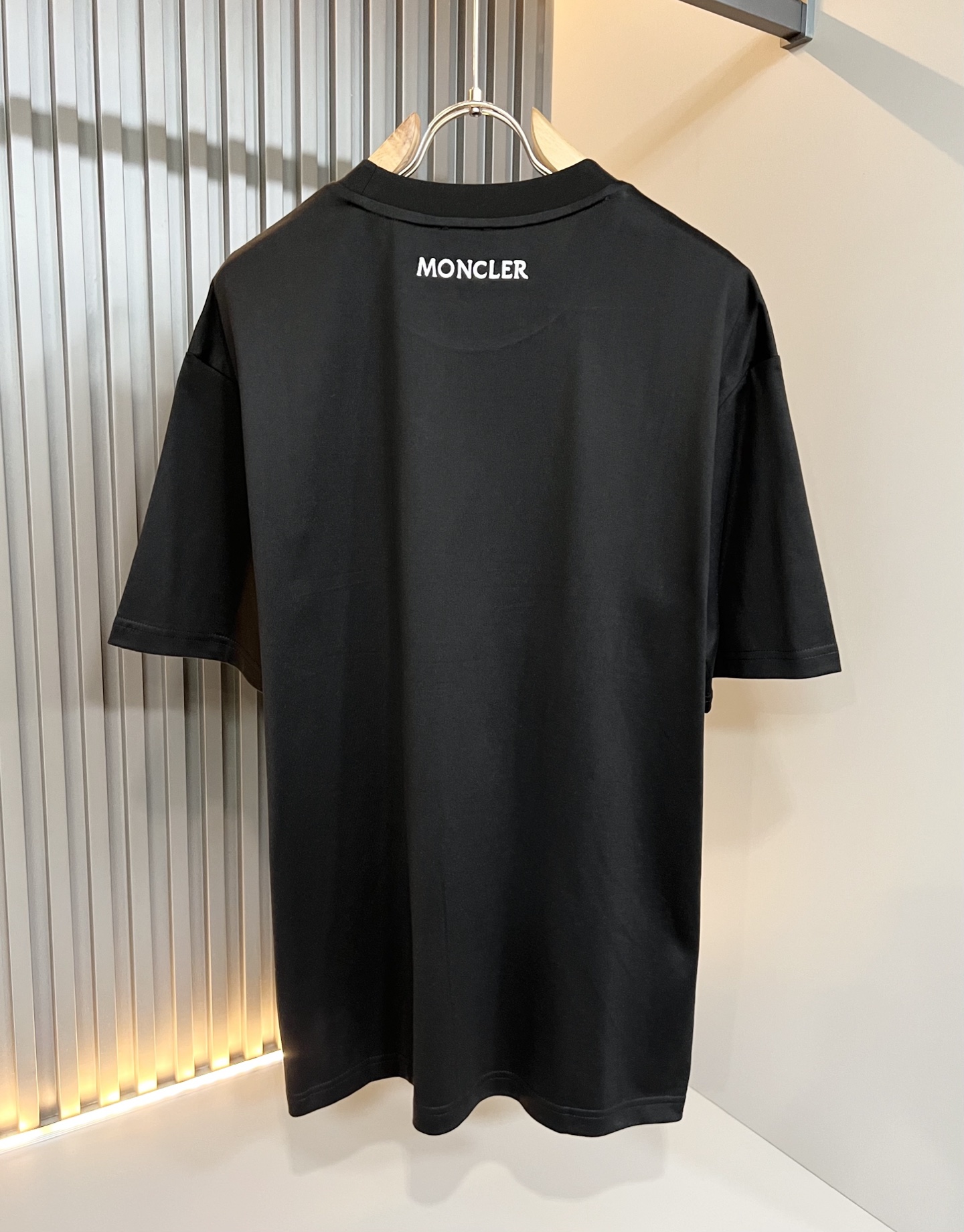 Moncler蒙家 2026春夏最新男女同款👫贸易订单短袖T恤，全品相！！网红款！采用logo图案徽章设