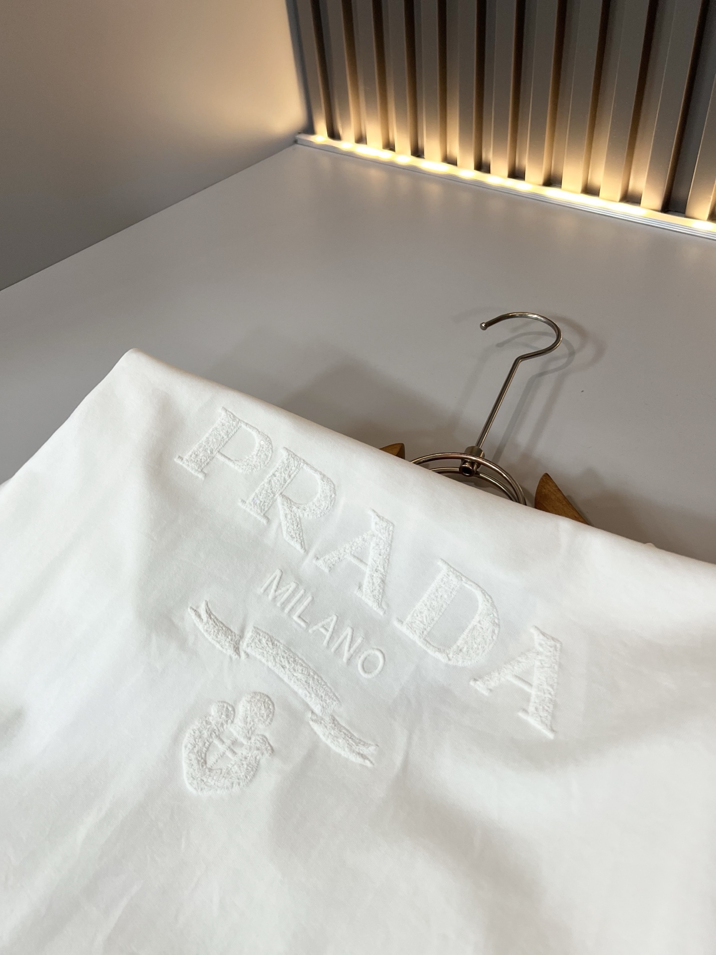 PRAD*A普*达2026春夏新款男女同款👫短袖T恤，最新款全网独家首上！！~既经典有时尚百搭，谁不爱啊