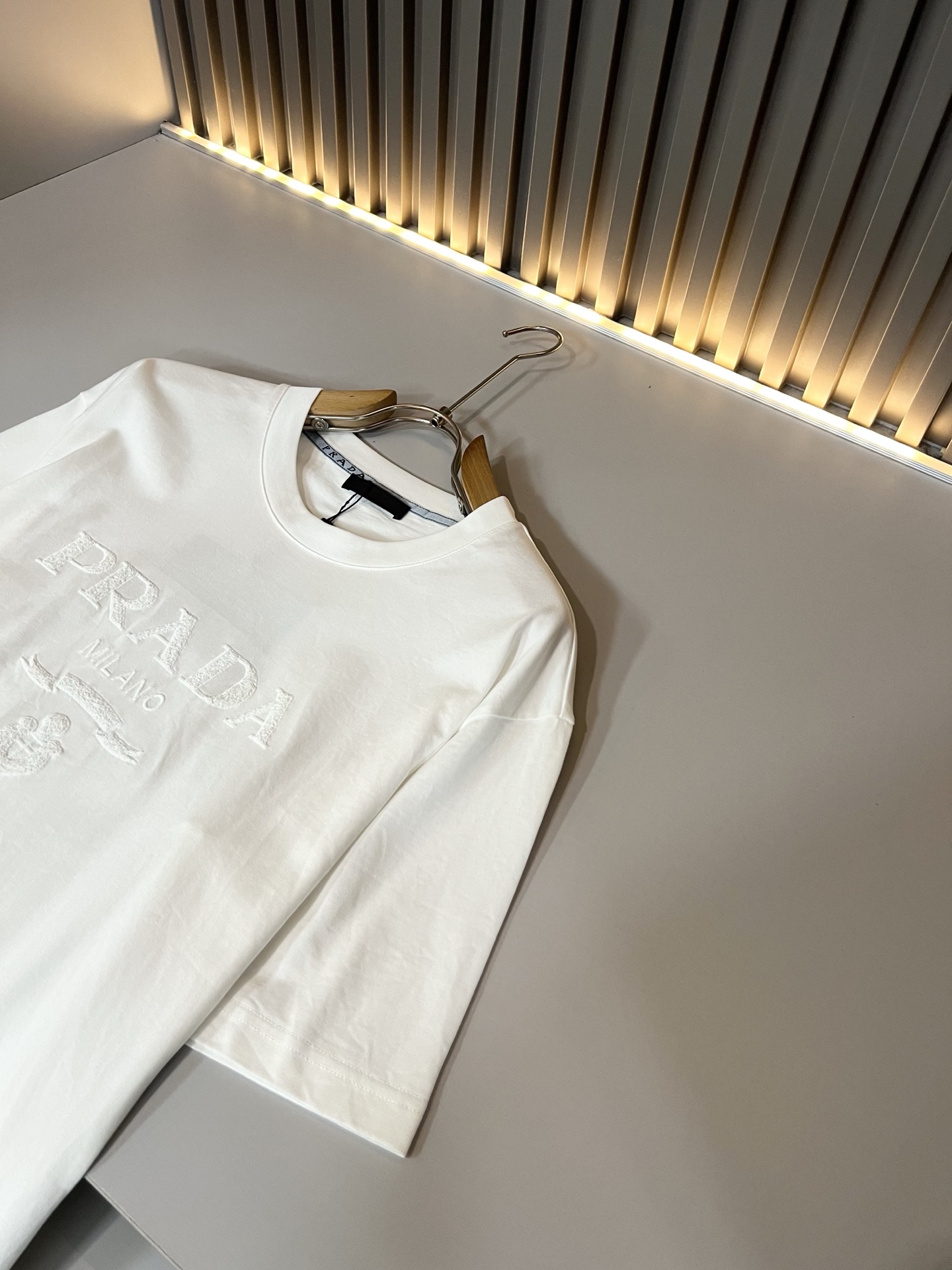 PRAD*A普*达2026春夏新款男女同款👫短袖T恤，最新款全网独家首上！！~既经典有时尚百搭，谁不爱啊