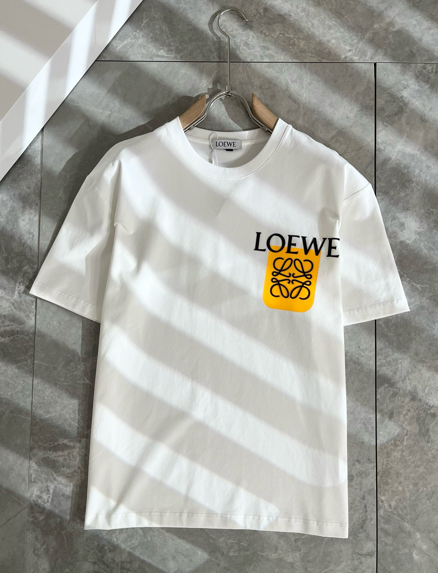 LOE*WE罗*威 2026春夏新款男女同款👫短袖T恤，意大利原厂订单渠道，极具个性高级风，标志logo