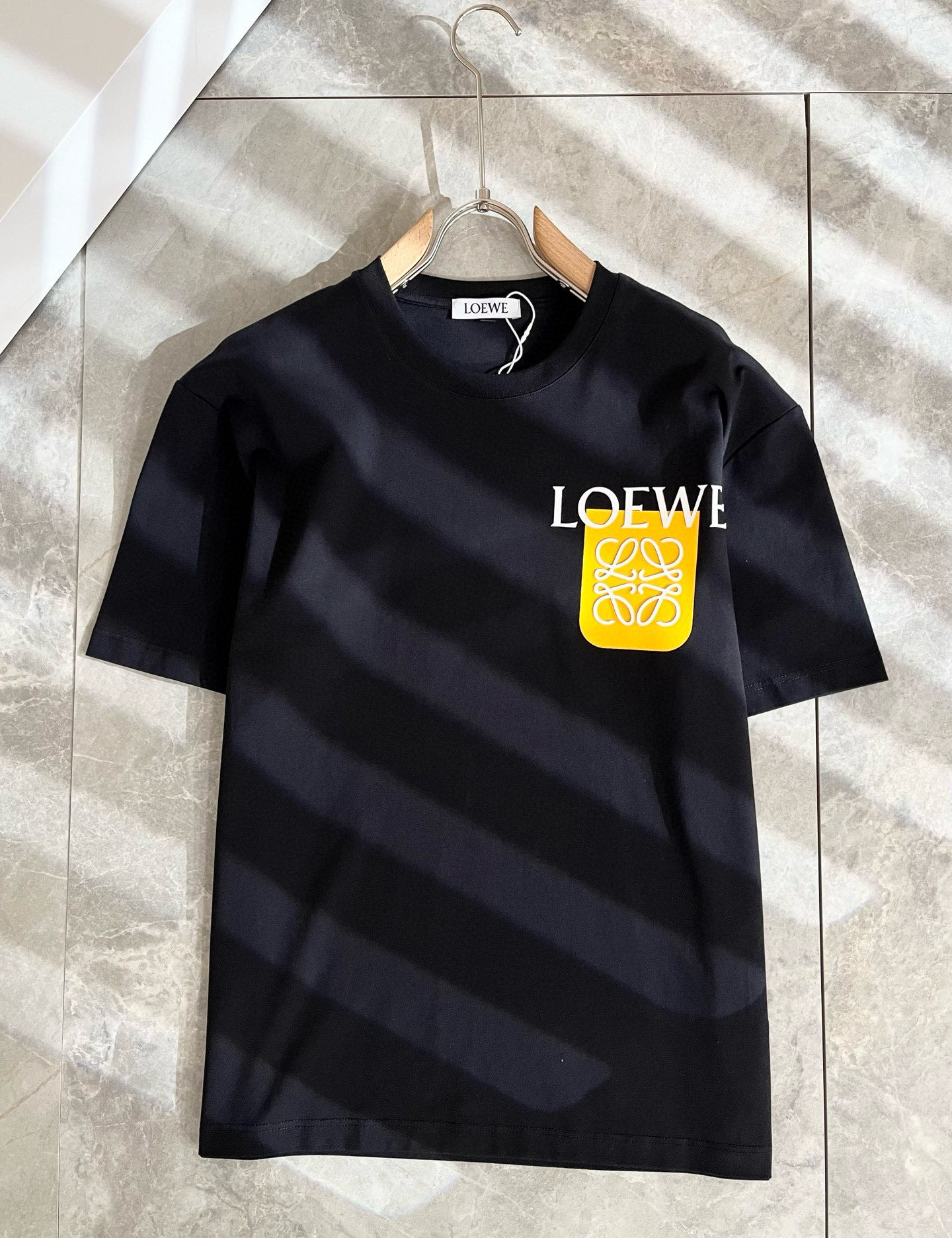 LOE*WE罗*威 2026春夏新款男女同款👫短袖T恤，意大利原厂订单渠道，极具个性高级风，标志logo