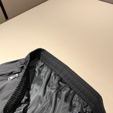 PRA*DA普*达 2026春夏新款男士休闲短裤,高端品质之选……一款休闲裤兼备的百搭裤装,也是男士衣橱 PRA*DA普*达 2026春夏新款男士休闲短裤,高端品质之选……一款休闲裤兼备的百搭裤装,也是男士衣橱