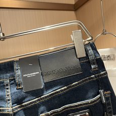 Dolce & 杜嘉*纳 2026春夏新品牛仔裤,水洗处理自然不易变形脱色、立体剪裁完美塑形面料质舒适 Dolce & 杜嘉*纳 2026春夏新品牛仔裤,水洗处理自然不易变形脱色、立体剪裁完美塑形面料质舒适