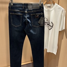 Dolce & 杜嘉*纳 2026春夏新品牛仔裤,水洗处理自然不易变形脱色、立体剪裁完美塑形面料质舒适 Dolce & 杜嘉*纳 2026春夏新品牛仔裤,水洗处理自然不易变形脱色、立体剪裁完美塑形面料质舒适