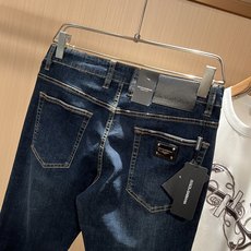 Dolce & 杜嘉*纳 2026春夏新品牛仔裤,水洗处理自然不易变形脱色、立体剪裁完美塑形面料质舒适 Dolce & 杜嘉*纳 2026春夏新品牛仔裤,水洗处理自然不易变形脱色、立体剪裁完美塑形面料质舒适