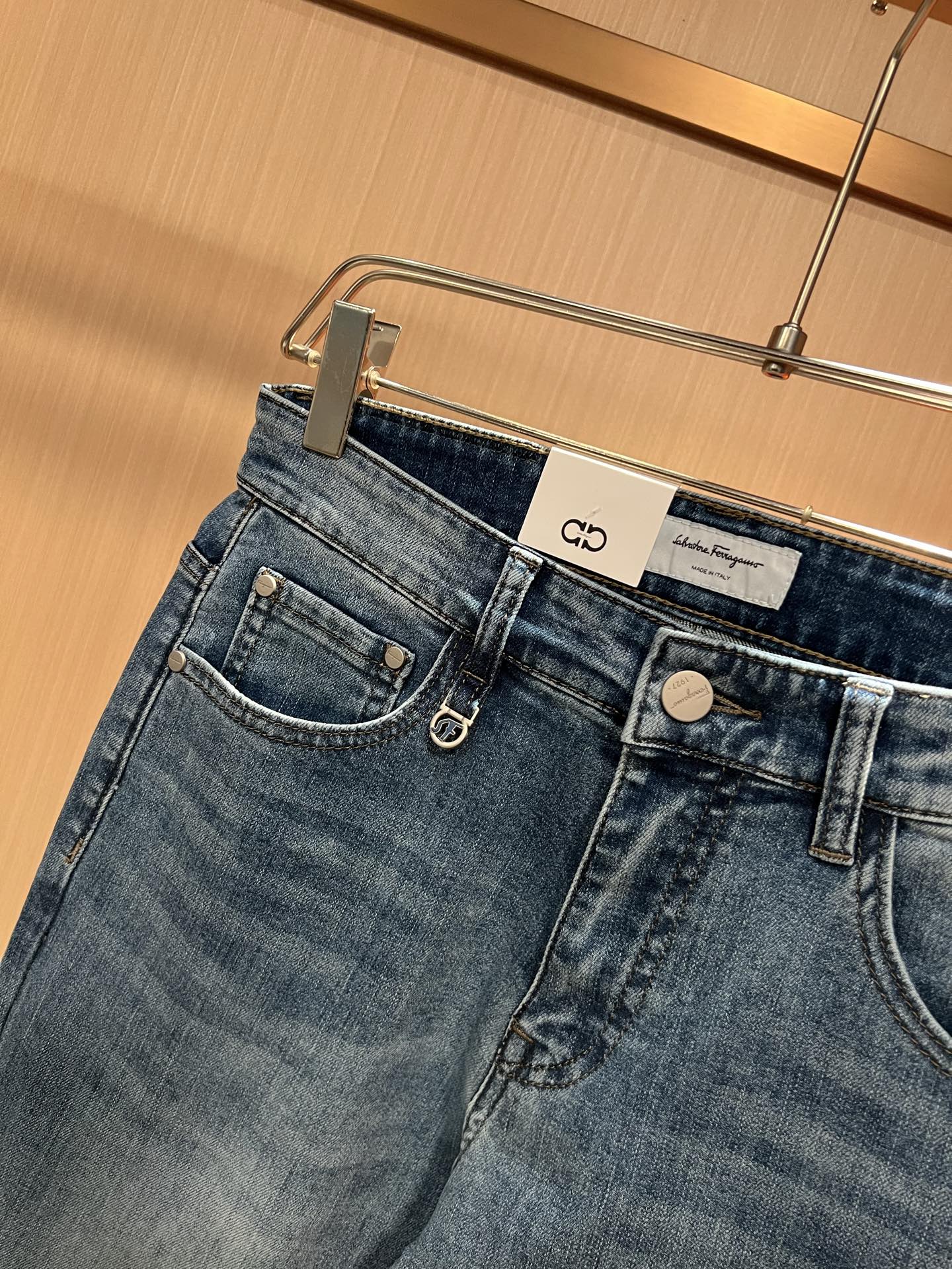 772377