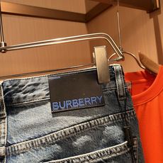 BURBER*Y巴*莉 2026春夏新品男士高端休闲百搭牛仔裤!对于BUR粉丝来说,这样大气的经典设计足 BURBER*Y巴*莉 2026春夏新品男士高端休闲百搭牛仔裤!对于BUR粉丝来说,这样大气的经典设计足