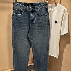 Dolce & 杜嘉*纳 2026春夏新品牛仔裤,水洗处理自然不易变形脱色、立体剪裁完美塑形面料质舒适 Dolce & 杜嘉*纳 2026春夏新品牛仔裤,水洗处理自然不易变形脱色、立体剪裁完美塑形面料质舒适