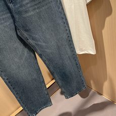 Dolce & 杜嘉*纳 2026春夏新品牛仔裤,水洗处理自然不易变形脱色、立体剪裁完美塑形面料质舒适 Dolce & 杜嘉*纳 2026春夏新品牛仔裤,水洗处理自然不易变形脱色、立体剪裁完美塑形面料质舒适