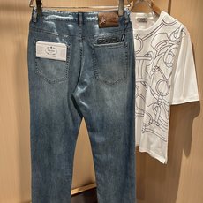 PRA*DA 普拉达 2026春夏新品发售!牛仔高级百搭实用主义不哗众取宠!港澳台地区限定款!!立体裁剪 PRA*DA 普拉达 2026春夏新品发售!牛仔高级百搭实用主义不哗众取宠!港澳台地区限定款!!立体裁剪