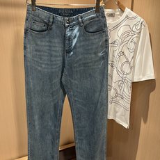 PRA*DA 普拉达 2026春夏新品发售!牛仔高级百搭实用主义不哗众取宠!港澳台地区限定款!!立体裁剪 PRA*DA 普拉达 2026春夏新品发售!牛仔高级百搭实用主义不哗众取宠!港澳台地区限定款!!立体裁剪