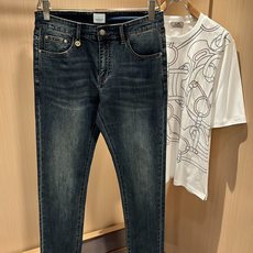 BURBER*Y巴*莉 2026春夏新品男士高端休闲百搭牛仔裤!对于BUR粉丝来说,这样大气的经典设计足 BURBER*Y巴*莉 2026春夏新品男士高端休闲百搭牛仔裤!对于BUR粉丝来说,这样大气的经典设计足