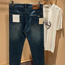 Zegna 杰尼亚 2026春夏新款男士休闲牛仔裤,压轴的渠道货出现了!!柜台同步销售! 毫不夸张的说, Zegna 杰尼亚 2026春夏新款男士休闲牛仔裤,压轴的渠道货出现了!!柜台同步销售! 毫不夸张的说,