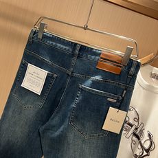 Zegna 杰尼亚 2026春夏新款男士休闲牛仔裤,压轴的渠道货出现了!!柜台同步销售! 毫不夸张的说, Zegna 杰尼亚 2026春夏新款男士休闲牛仔裤,压轴的渠道货出现了!!柜台同步销售! 毫不夸张的说,