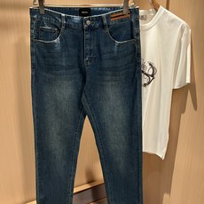 Zegna 杰尼亚 2026春夏新款男士休闲牛仔裤,压轴的渠道货出现了!!柜台同步销售! 毫不夸张的说, Zegna 杰尼亚 2026春夏新款男士休闲牛仔裤,压轴的渠道货出现了!!柜台同步销售! 毫不夸张的说,