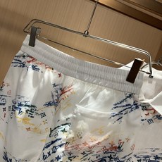 LouisVuitt*路易*登 2026春夏全新系列棉麻套装上线,非常时髦前卫的一款男女同款休闲套装,标 LouisVuitt*路易*登 2026春夏全新系列棉麻套装上线,非常时髦前卫的一款男女同款休闲套装,标