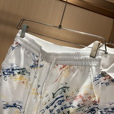 LouisVuitt*路易*登 2026春夏全新系列棉麻套装上线,非常时髦前卫的一款男女同款休闲套装,标 LouisVuitt*路易*登 2026春夏全新系列棉麻套装上线,非常时髦前卫的一款男女同款休闲套装,标