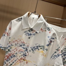 LouisVuitt*路易*登 2026春夏全新系列棉麻套装上线,非常时髦前卫的一款男女同款休闲套装,标 LouisVuitt*路易*登 2026春夏全新系列棉麻套装上线,非常时髦前卫的一款男女同款休闲套装,标
