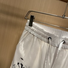 LouisVuitt*路易*登 2026春夏全新系列棉麻套装上线,非常时髦前卫的一款男女同款休闲套装,标 LouisVuitt*路易*登 2026春夏全新系列棉麻套装上线,非常时髦前卫的一款男女同款休闲套装,标