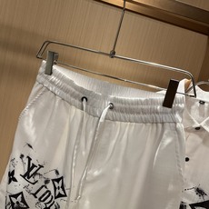 LouisVuitt*路易*登 2026春夏全新系列棉麻套装上线,非常时髦前卫的一款男女同款休闲套装,标 LouisVuitt*路易*登 2026春夏全新系列棉麻套装上线,非常时髦前卫的一款男女同款休闲套装,标