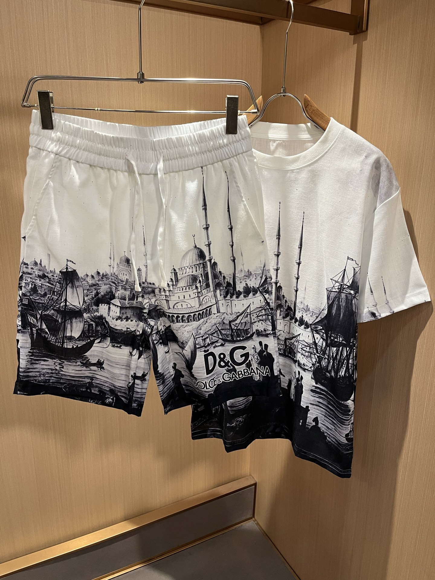 Dolce&Gabba*a 杜嘉*纳2026春夏新款男女同款👫棉麻套装，专柜同步发售！定制专属棉麻面料，