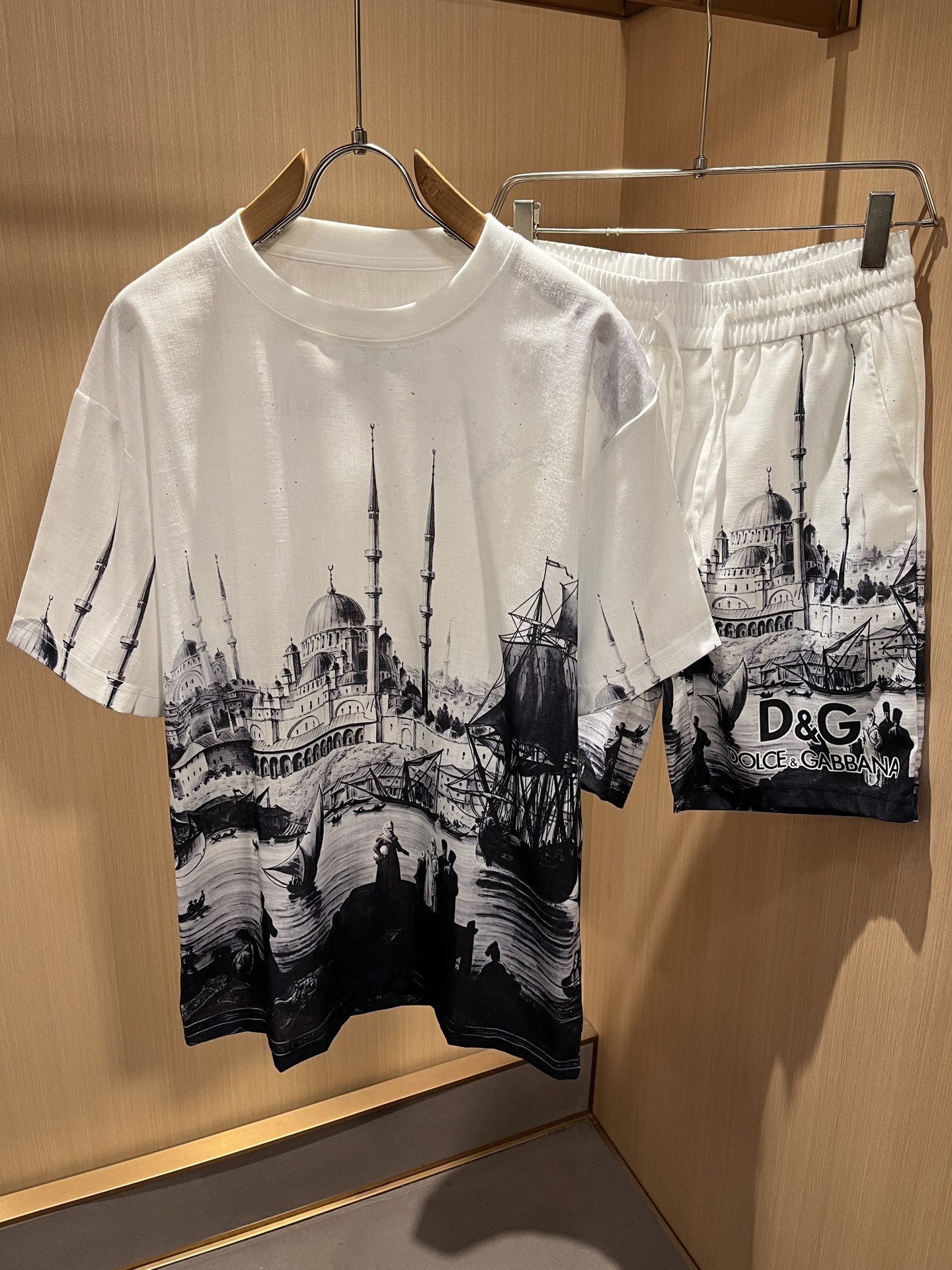 Dolce&Gabba*a 杜嘉*纳2026春夏新款男女同款👫棉麻套装，专柜同步发售！定制专属棉麻面料，
