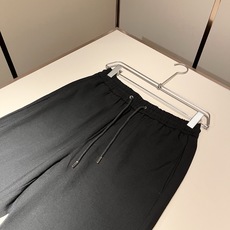 Moncl*r蒙*口2026春夏最新的贸易订单休闲裤!全品相!!腰身logo图案徽章设计!定制专属棉麻面 Moncl*r蒙*口2026春夏最新的贸易订单休闲裤!全品相!!腰身logo图案徽章设计!定制专属棉麻面