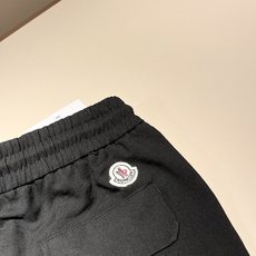Moncl*r蒙*口2026春夏最新的贸易订单休闲裤!全品相!!腰身logo图案徽章设计!定制专属棉麻面 Moncl*r蒙*口2026春夏最新的贸易订单休闲裤!全品相!!腰身logo图案徽章设计!定制专属棉麻面
