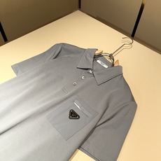 Prad*普*达 2026春夏季新款经典元素短袖Polo衫,经典大方的款式,可以穿十年都还是流行的那种, Prad*普*达 2026春夏季新款经典元素短袖Polo衫,经典大方的款式,可以穿十年都还是流行的那种,