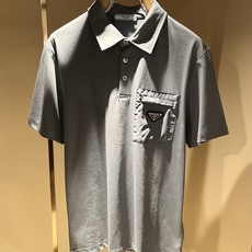 Prad*普*达 2026春夏季新款经典元素短袖Polo衫,经典大方的款式,可以穿十年都还是流行的那种, Prad*普*达 2026春夏季新款经典元素短袖Polo衫,经典大方的款式,可以穿十年都还是流行的那种,