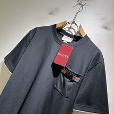 Gucc*古家 2026春夏新款男女同情侣款👫休闲宽松棉质圆领短袖T恤衫!贸易公司渠道稀出,同步官网发售 Gucc*古家 2026春夏新款男女同情侣款👫休闲宽松棉质圆领短袖T恤衫!贸易公司渠道稀出,同步官网发售