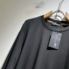 布里奥尼 Brioni 2026春夏男士最新的贸易订单长袖T恤,全品相!!网红款!下摆采用logo图案皮 布里奥尼 Brioni 2026春夏男士最新的贸易订单长袖T恤,全品相!!网红款!下摆采用logo图案皮