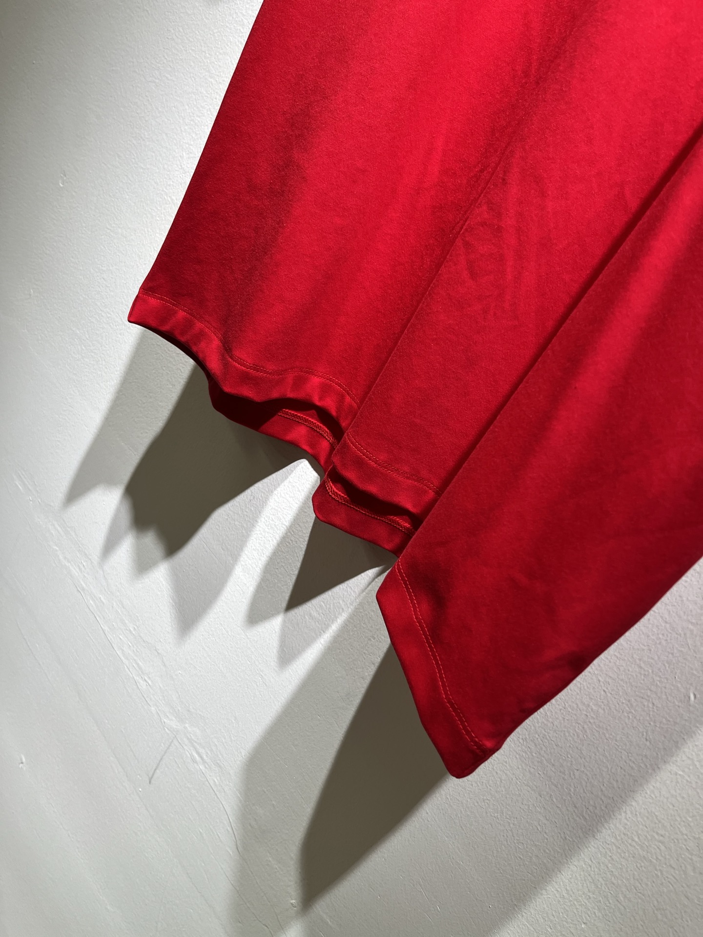 布里奥尼 Brioni 2026春夏男士最新的贸易订单短袖T恤，全品相！！网红款！采用logo图案刺绣设