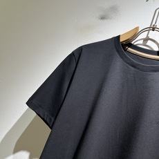 布里奥尼 Brioni 2026春夏男士最新的贸易订单短袖T恤,全品相!!网红款!采用logo图案刺绣设 布里奥尼 Brioni 2026春夏男士最新的贸易订单短袖T恤,全品相!!网红款!采用logo图案刺绣设