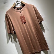 Loro Piana诺悠翩雅 2026春夏男士最新的贸易订单短袖T恤,全品相!!采用logo图案刺绣设计 Loro Piana诺悠翩雅 2026春夏男士最新的贸易订单短袖T恤,全品相!!采用logo图案刺绣设计