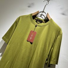 Loro Piana诺悠翩雅 2026春夏男士最新的贸易订单短袖T恤,全品相!!采用logo图案刺绣设计 Loro Piana诺悠翩雅 2026春夏男士最新的贸易订单短袖T恤,全品相!!采用logo图案刺绣设计