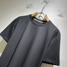布里奥尼 Brioni 2026春夏男士最新的贸易订单短袖T恤,全品相!!网红款!采用logo图案刺绣设 布里奥尼 Brioni 2026春夏男士最新的贸易订单短袖T恤,全品相!!网红款!采用logo图案刺绣设