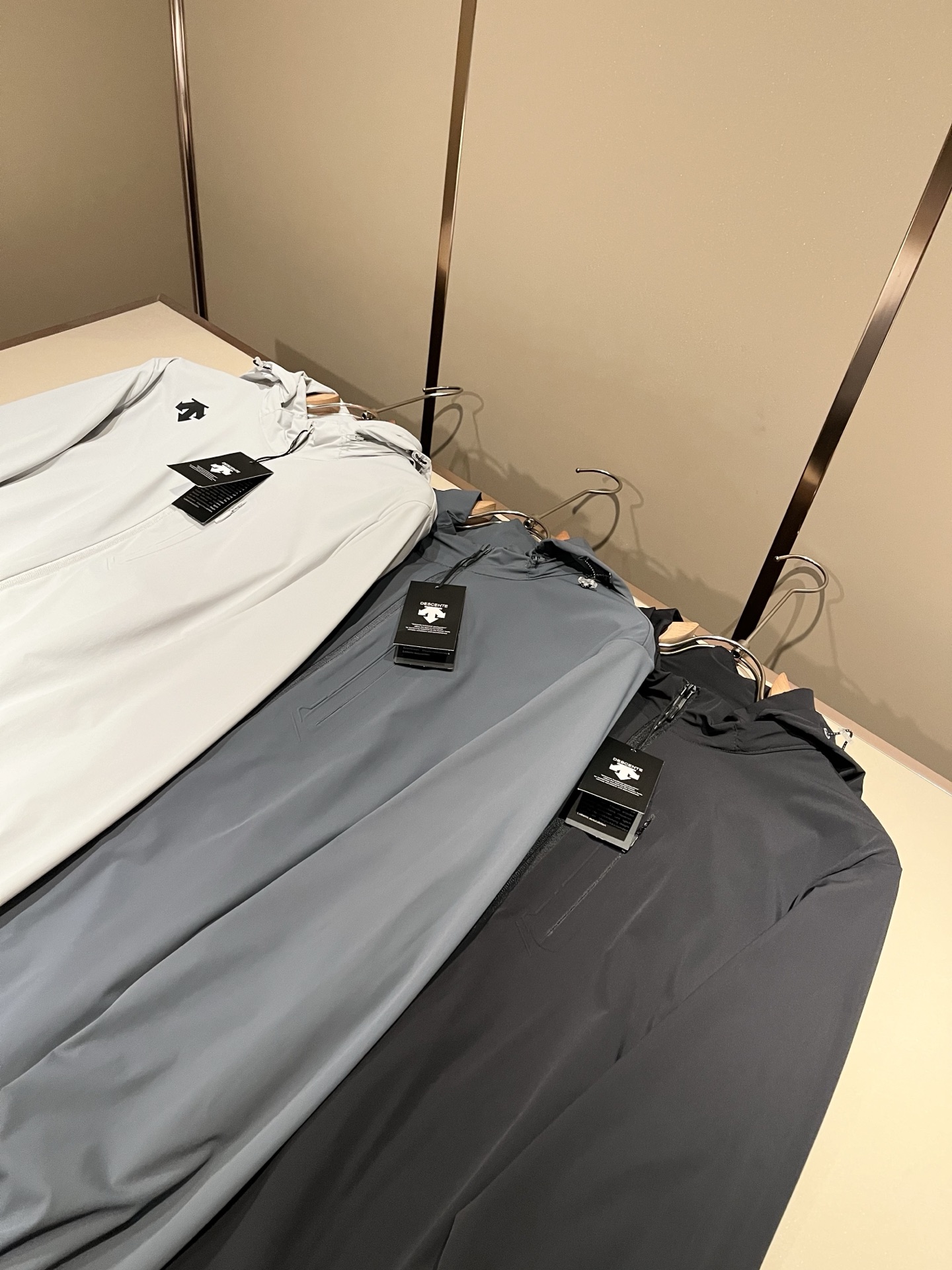 迪桑特DESCENTE 2026春夏新款男女同款👫防晒服夹克外套，自1935年荣耀至今的专业运动品牌。8