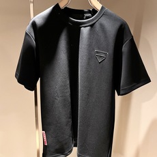 PRAD*A普*达2026春夏新款男女同款👫短袖T恤,最新款全网独家首上!!~既经典有时尚百搭,谁不爱啊 PRAD*A普*达2026春夏新款男女同款👫短袖T恤,最新款全网独家首上!!~既经典有时尚百搭,谁不爱啊