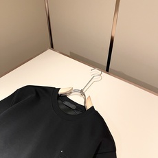 PRAD*A普*达2026春夏新款男女同款👫短袖T恤,最新款全网独家首上!!~既经典有时尚百搭,谁不爱啊 PRAD*A普*达2026春夏新款男女同款👫短袖T恤,最新款全网独家首上!!~既经典有时尚百搭,谁不爱啊