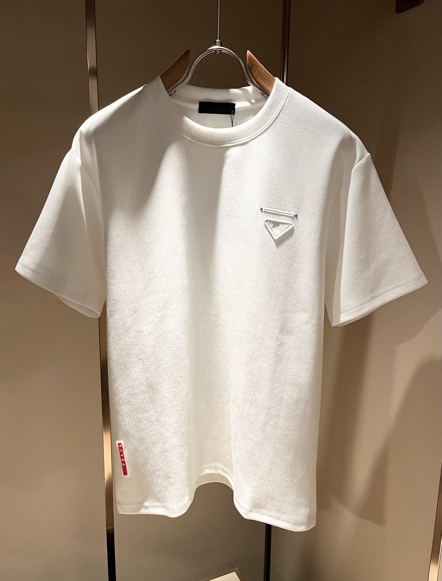 PRAD*A普*达2026春夏新款男女同款👫短袖T恤，最新款全网独家首上！！~既经典有时尚百搭，谁不爱啊