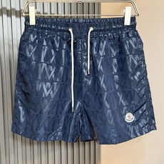 Moncler蒙家 2026春夏男女同款情侣款最新的贸易订单休闲短裤!全品相!!网红款!裤腿采用logo Moncler蒙家 2026春夏男女同款情侣款最新的贸易订单休闲短裤!全品相!!网红款!裤腿采用logo