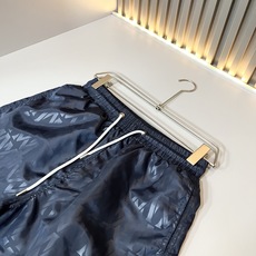 Moncler蒙家 2026春夏男女同款情侣款最新的贸易订单休闲短裤!全品相!!网红款!裤腿采用logo Moncler蒙家 2026春夏男女同款情侣款最新的贸易订单休闲短裤!全品相!!网红款!裤腿采用logo