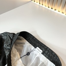 Moncler蒙家 2026春夏男女同款情侣款最新的贸易订单休闲短裤!全品相!!网红款!裤腿采用logo Moncler蒙家 2026春夏男女同款情侣款最新的贸易订单休闲短裤!全品相!!网红款!裤腿采用logo